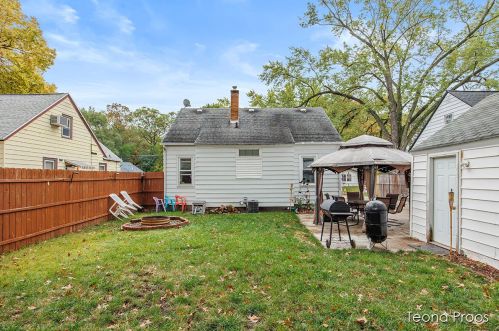 229 Holly St, Grand Rapids MI 49548-4270 exterior