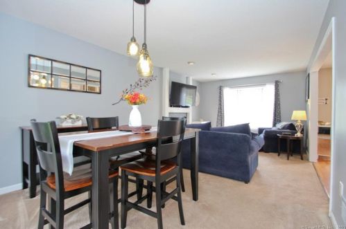 14 Carriage House, Enfield CT 06082-6025 exterior