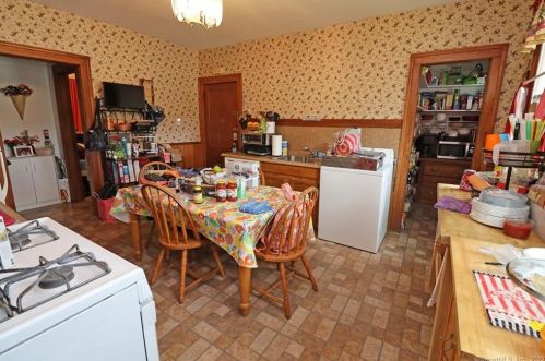 235 Oak St, New Britain CT 06051-1219 exterior