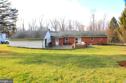 1037 Bollinger Rd, Littlestown PA 17340-9602 exterior