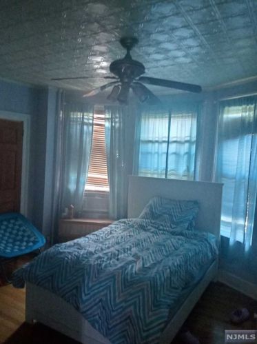 423 Sherman Pl, Fairview NJ 07022-1818 exterior