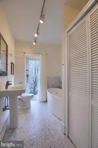 111 Lime St, Lancaster PA 17602-3638 exterior