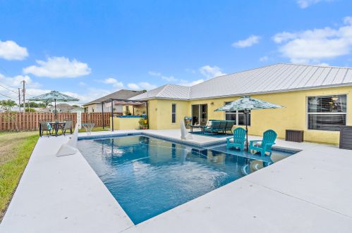 1186 Fargo Ave, Fort Pierce, FL 34953-6833