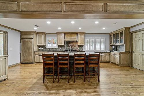 10526 Berry Knl Dr, Dallas TX 75230-4245 exterior