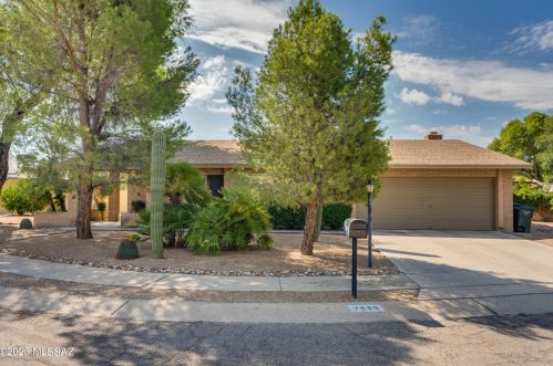 7590 Ln Cienega Dr, Tucson AZ 85712-1423 exterior