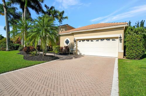 8211 Muirhead Cir, Boynton Beach FL 33472-5064 exterior