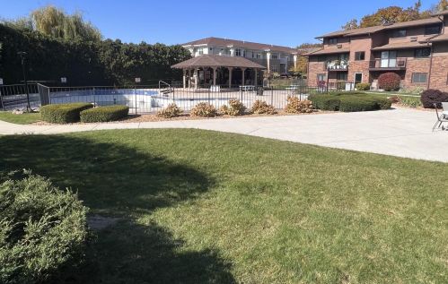 8565 Waterford Ave, Milwaukee WI  53228-2325 exterior