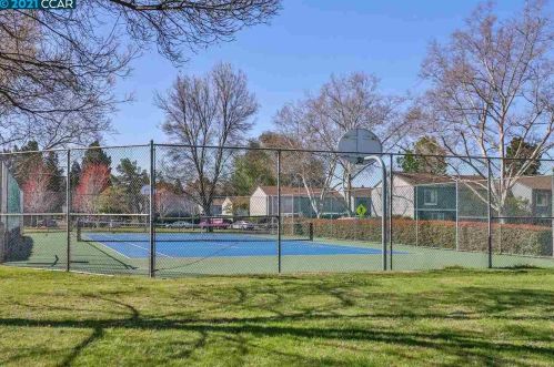 3900 Northwood Dr, Concord CA 94520-7705 exterior