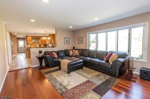 10 Greensview Dr, Scotch Plains NJ 07076-2708 exterior