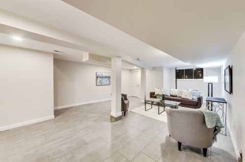 4912 Washington Park Ct, Chicago IL 60615-2304 exterior