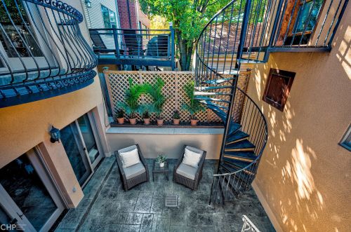 2732 Marshfield Ave, Chicago IL 60614-1016 exterior