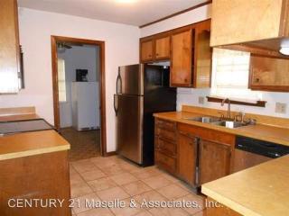 2462 Pine Lea Dr, Jackson MS  39209-9674 exterior