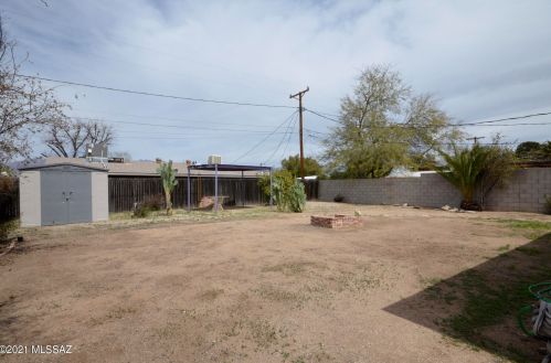 5037 2 St, Tucson AZ 85711-1104 exterior