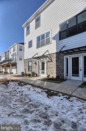 118 High Pointe Dr, Hummelstown, PA 17036-8104