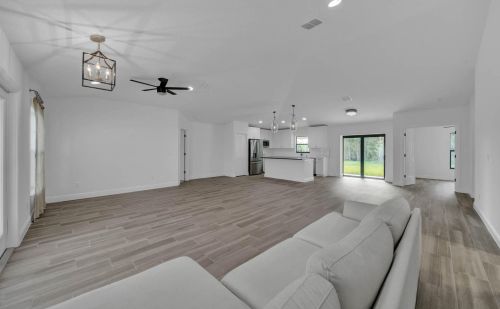 777 Essex Dr, Fort Pierce, FL 34984-5216