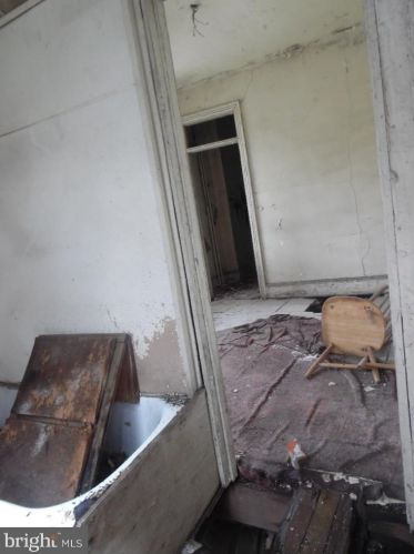 1018 Upland St, Chester PA 19013-5981 exterior