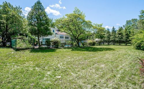 19 Marshall Dr, Edison NJ  08817-2910 exterior