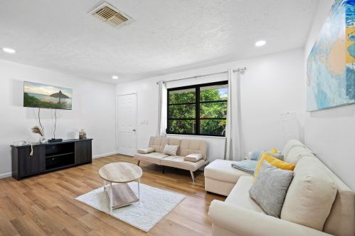 102 Whitmore Dr, Fort Pierce FL 34984-3738 exterior