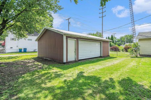 301 12 St, Mishawaka IN 46544-5409 exterior