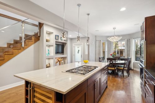 2037 Sawyer Ave, Chicago IL 60647-2703 exterior