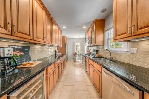 185 87 St, Milwaukee WI 53227-1717 exterior