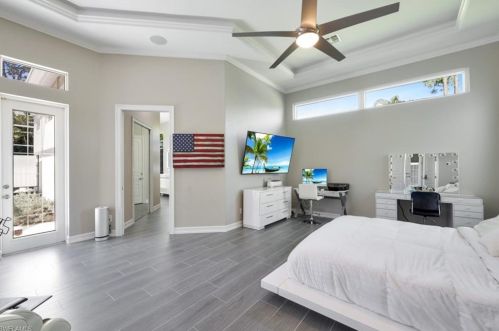 4055 1 Ave, Naples FL 34102-5905 exterior