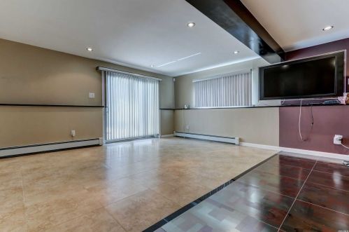 71 Euclid St, Valley Stream NY 11580-4148 exterior