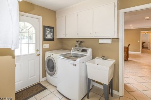 10 Marion Ln, Scotch Plains NJ 07076-2925 exterior