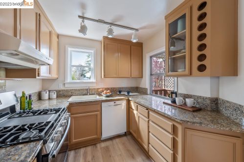 2122 Sacramento St, Berkeley CA 94702-1905 exterior