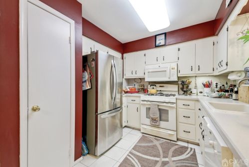 81 Pheasant Run, Edison NJ 08820-2943 exterior