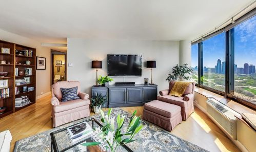 155 Harbor Dr, Chicago IL  60601-7315 exterior