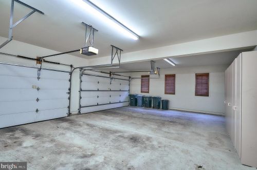 2221 Jefferson Ln, Huntingdon Valley PA 19006-6038 exterior