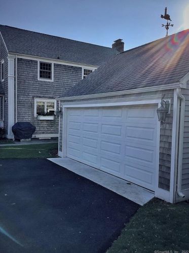 57 Carrington Ave, Milford CT 06460-6518 exterior