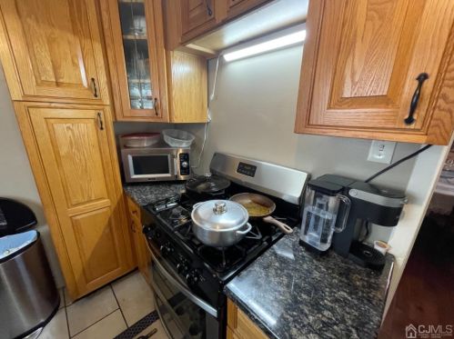 4 Columbus Ave, Edison NJ 08817-5240 exterior