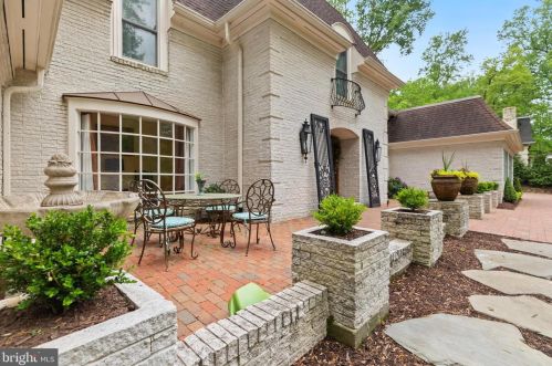 8751 Brook Rd, Mc Lean VA  22102-1507 exterior