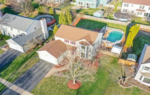 926 Stone Creek Cir, Bull Valley, IL 60014-1935