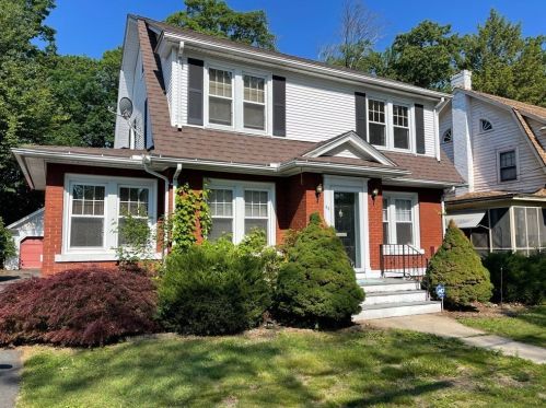 44 Eddywood St, Springfield, MA 01118-2053