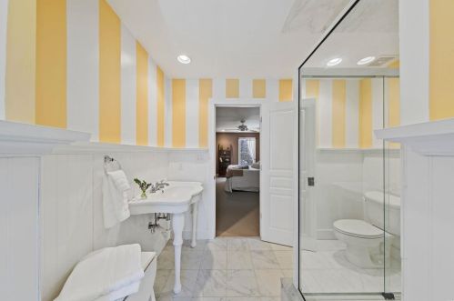 2332 Divot Dr, Saint Louis MO 63131-3240 exterior