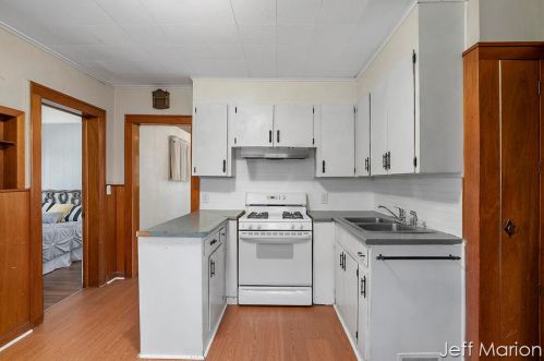 615 Diamond Ave, Grand Rapids MI 49503-1845 exterior