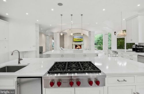 11705 Centurion Way, Rockville MD 20854-6419 exterior