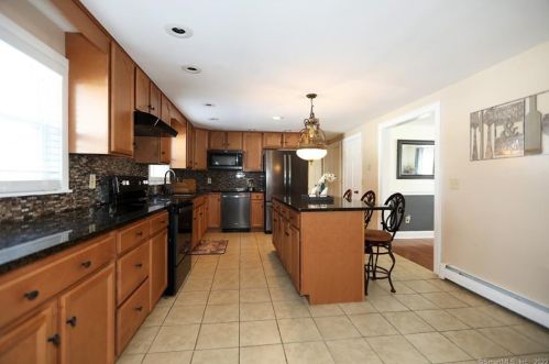 248 Carriage Way, Windsor CT 06095-2009 exterior