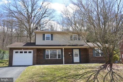 2155 Mahantongo St, Primrose, PA 17901-3111