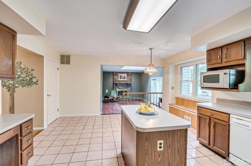 24 Harold Ave, Edison NJ 08820-2103 exterior