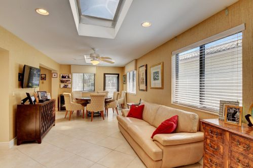 30 Gln Dr, Boynton Beach FL 33436-6208 exterior