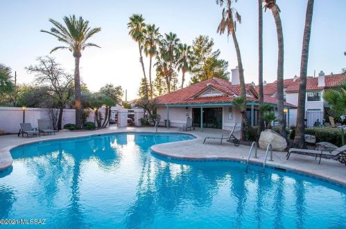 6490 Tierra De Las Catalinas, Tucson AZ 85718-2166 exterior