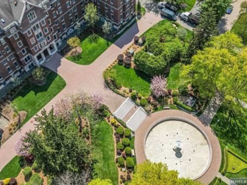 5203 Rio Vis Dr, Mahwah NJ 07430-4511 exterior