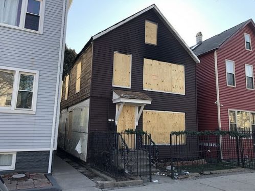 4727 Wood St, Chicago, IL 60609-4120