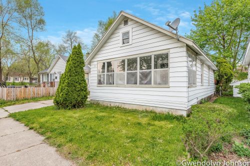 1321 Whiting St, Wyoming MI  49509-1052 exterior