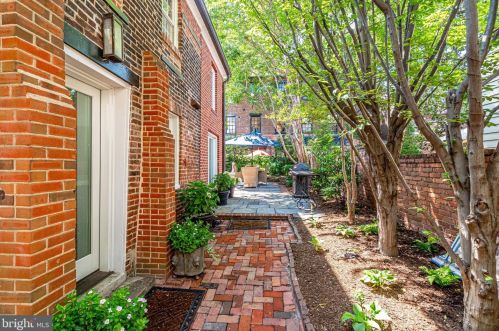 210 Fairfax St, Alexandria VA  22314-3304 exterior