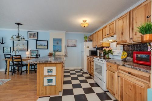 120 Fisherville Rd, Concord, NH 03303-2071